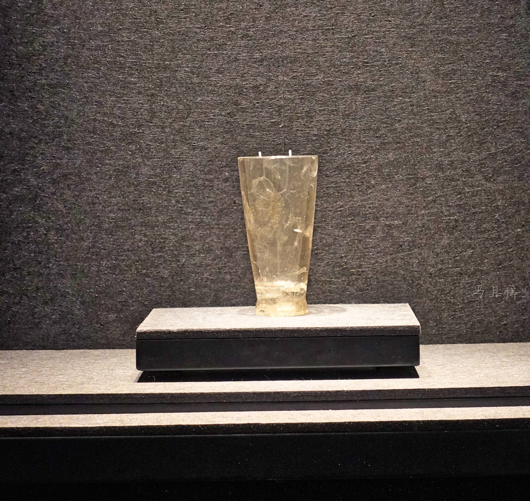 中国玉石雕刻大师魏敦旭向东海水晶博物馆捐赠水晶作品