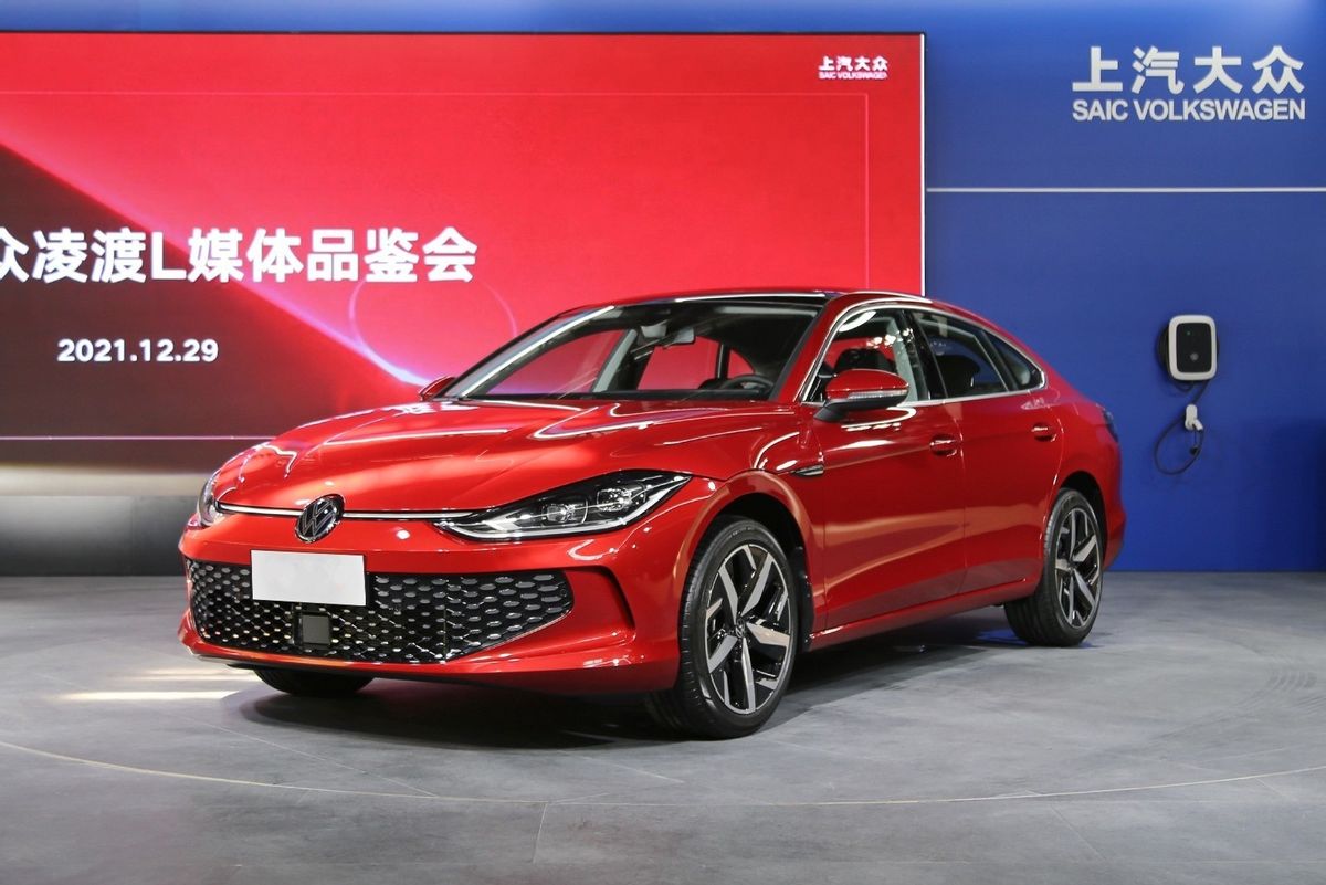 20万内高颜值轿跑85秒可破百带掀背式尾门实拍全新凌渡l