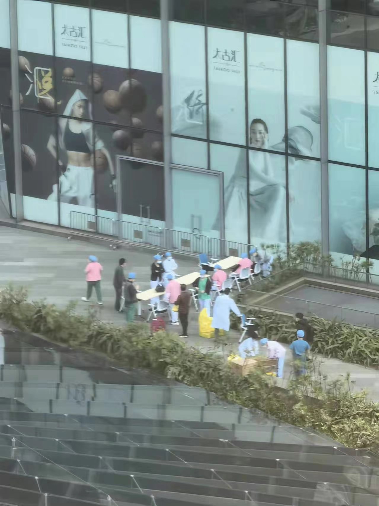 广州太古汇因疫情防控暂封闭商场内全员筛查休闲区蓝鸢梦想 - Www.slyday.coM