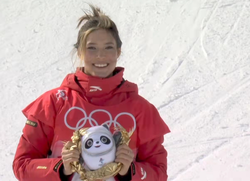 谷爱凌摔倒获银牌,留下遗憾仍笑颜如花,对手发挥好拥抱祝贺受赞休闲区蓝鸢梦想 - Www.slyday.coM 谷爱凌摔倒获银牌,留下遗憾仍笑颜如花,对手发挥好拥抱祝贺受赞休闲区蓝鸢梦想 - Www.slyday.coM