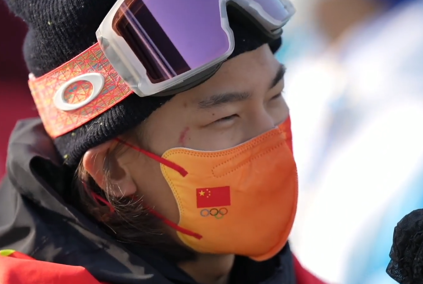 苏翊鸣3次落泪痛哭！抱着日本教练情绪失控，日教练用中文说开心休闲区蓝鸢梦想 - Www.slyday.coM