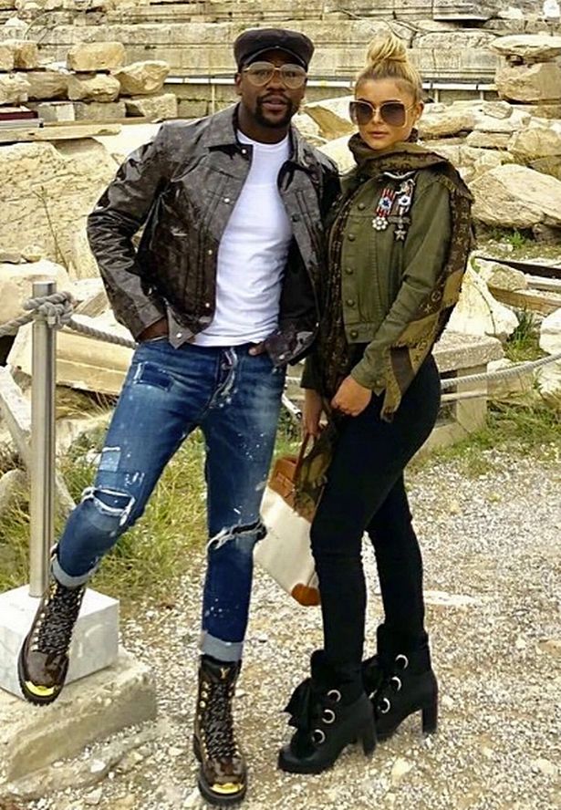 拳王小梅威瑟遇到麻烦了,前未婚妻安娜-门罗在最近的超级碗比赛中哭泣