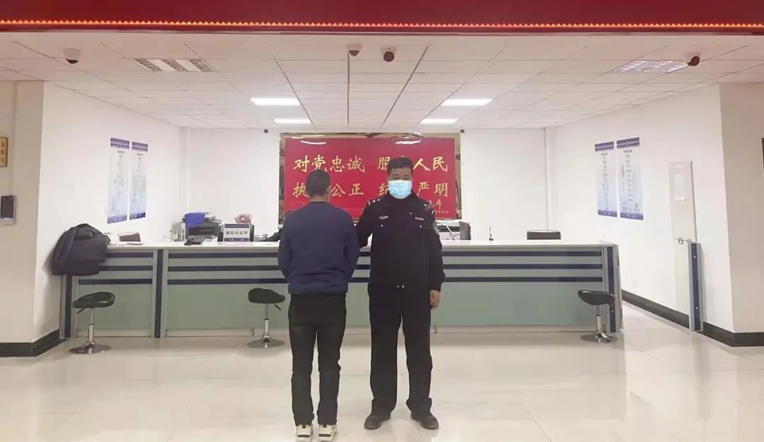 变态！青海一男子躲厕所偷拍他人隐私被拘留！休闲区蓝鸢梦想 - Www.slyday.coM