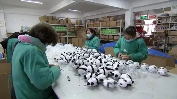 央视严重警告：这些冰墩墩买了你就惨了！休闲区蓝鸢梦想 - Www.slyday.coM