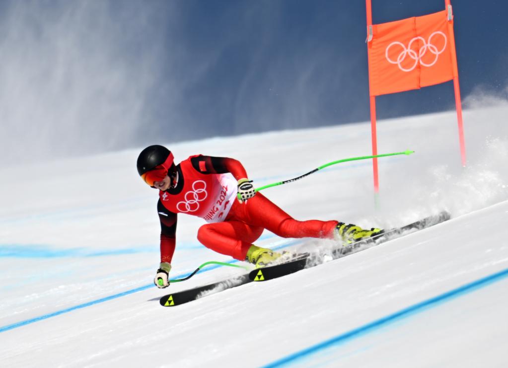 谷爱凌昨日比赛延期滑雪比赛怎么怕起下雪了