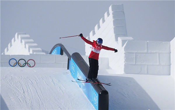 新冬奥·现场丨谷爱凌大心脏！第二跳摔倒后，第三跳逆转夺银休闲区蓝鸢梦想 - Www.slyday.coM