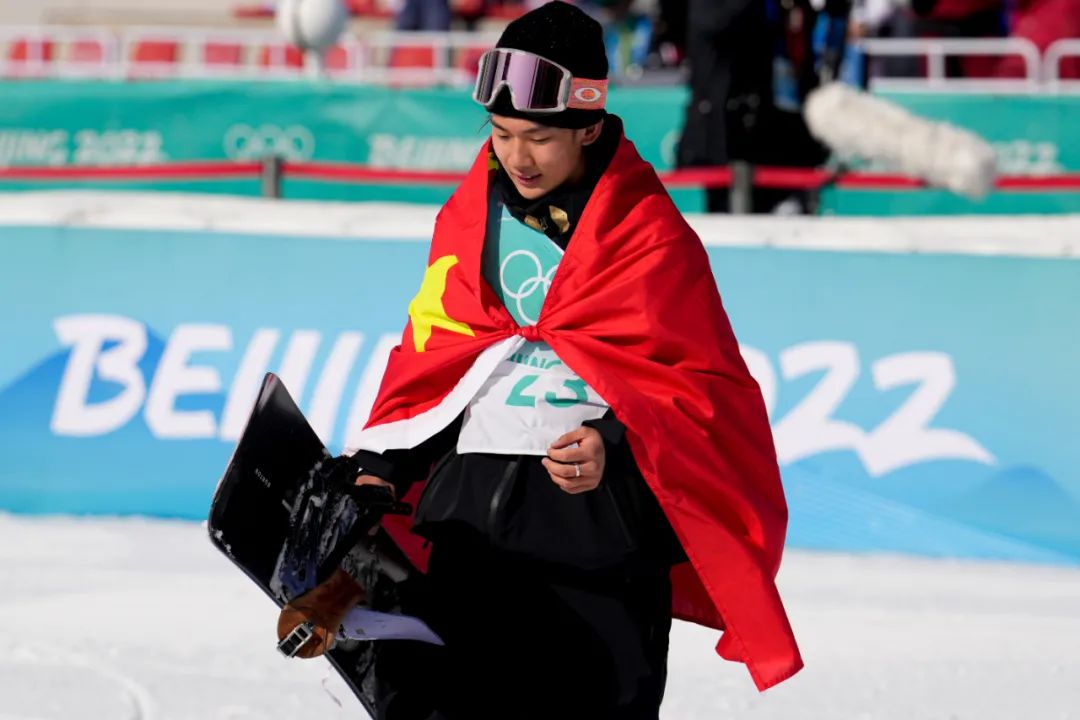 中国选手苏翊鸣获得单板滑雪男子大跳台金牌|金牌_新浪财经_新浪网