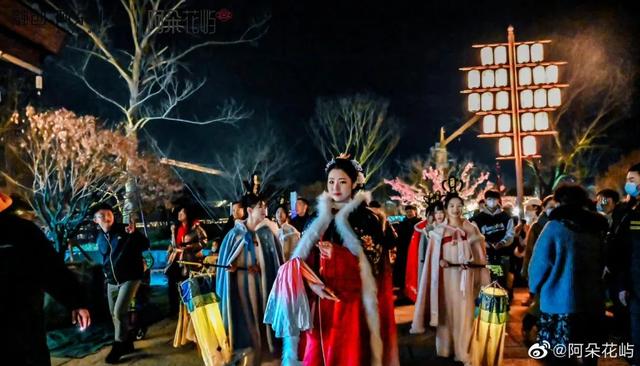 AR元宇宙、冰墩墩空降！青岛最后一波灯会，还没来的抓紧了！休闲区蓝鸢梦想 - Www.slyday.coM