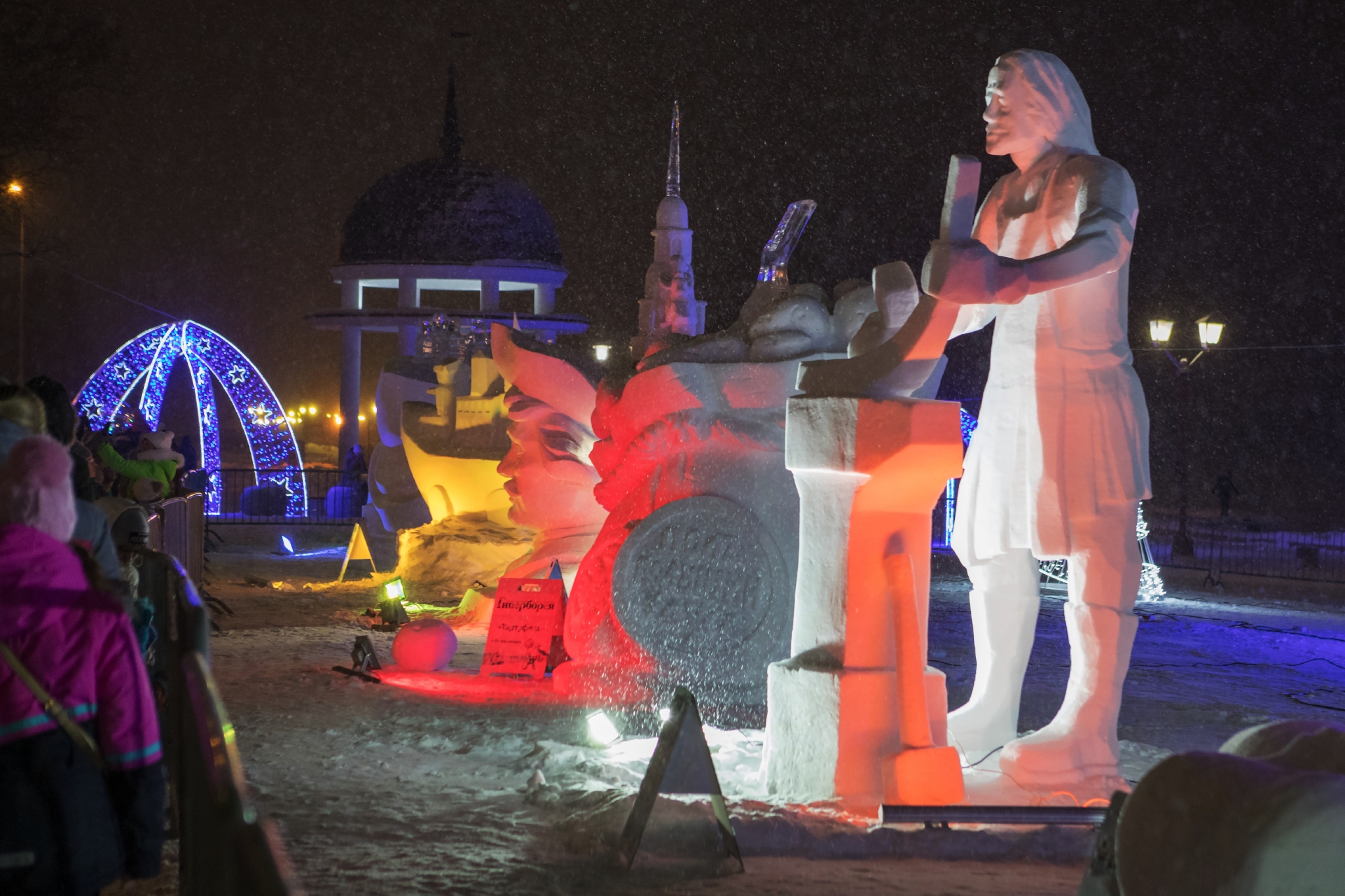 俄罗斯彼得罗扎沃茨克的冰雪节|彼得罗扎沃茨克|冰雪节|卫星_新浪新闻