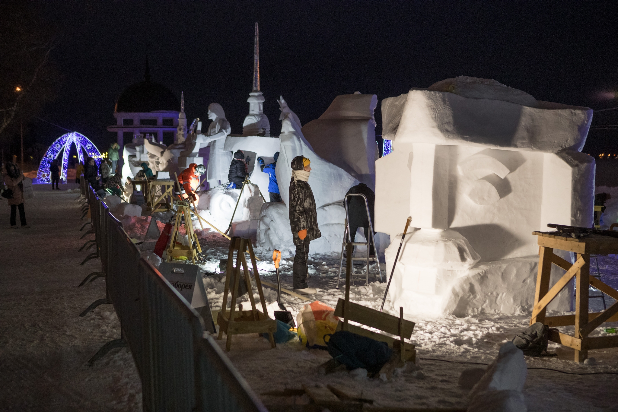 俄罗斯彼得罗扎沃茨克的冰雪节|彼得罗扎沃茨克|冰雪节|卫星_新浪新闻
