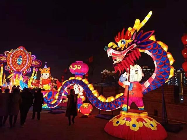 AR元宇宙、冰墩墩空降！青岛最后一波灯会，还没来的抓紧了！休闲区蓝鸢梦想 - Www.slyday.coM