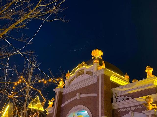 AR元宇宙、冰墩墩空降！青岛最后一波灯会，还没来的抓紧了！休闲区蓝鸢梦想 - Www.slyday.coM