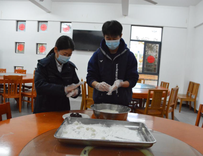 “冰墩墩”汤圆高甜预警！广东交通“最美家庭”的浪漫，磕到了休闲区蓝鸢梦想 - Www.slyday.coM