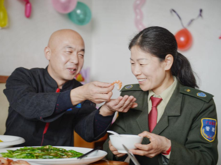 “冰墩墩”汤圆高甜预警！广东交通“最美家庭”的浪漫，磕到了休闲区蓝鸢梦想 - Www.slyday.coM