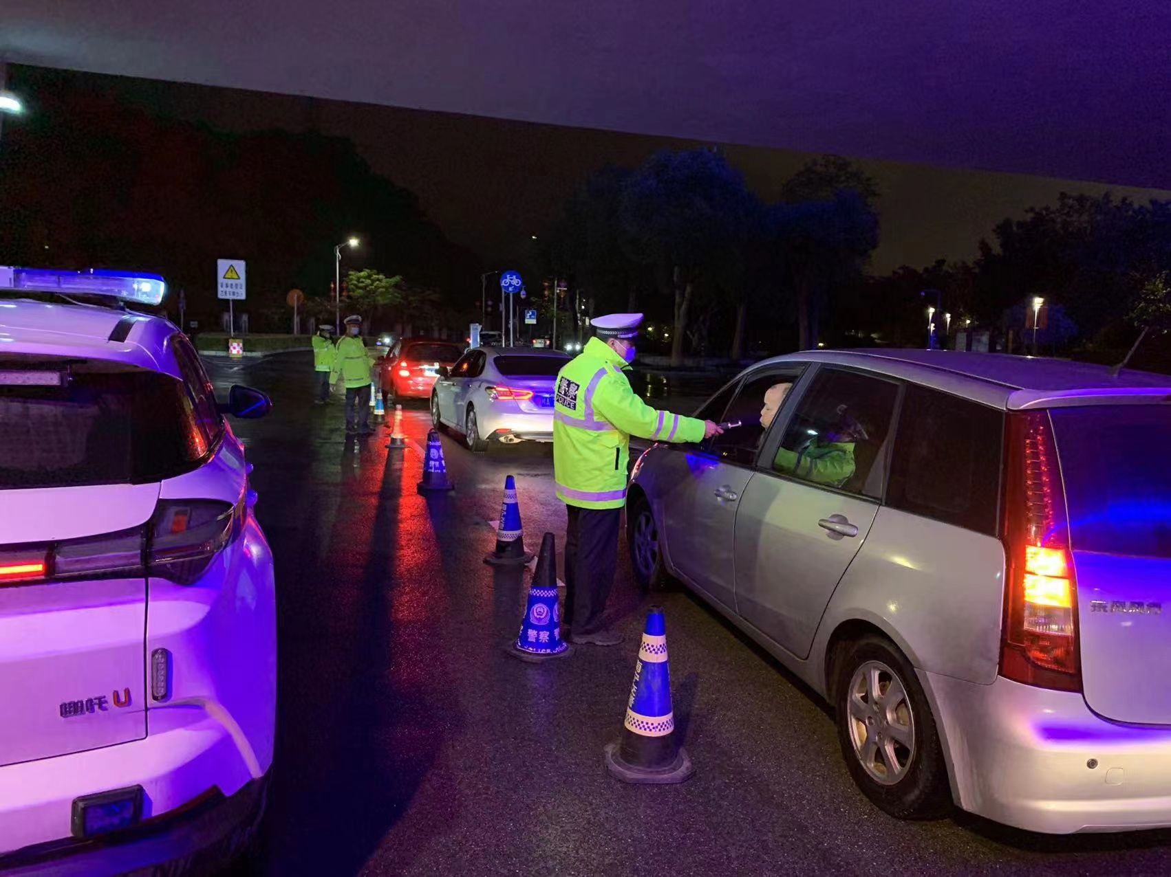 南宁：男子二次酒驾被查获 车上还有两名未成年人休闲区蓝鸢梦想 - Www.slyday.coM