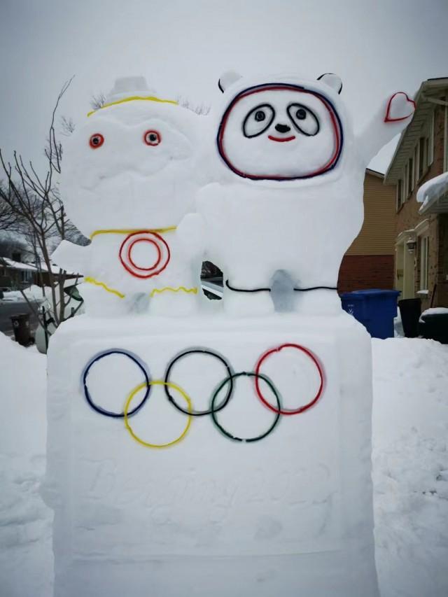 加拿大华人在家门口用雪堆出10座中国风雪雕