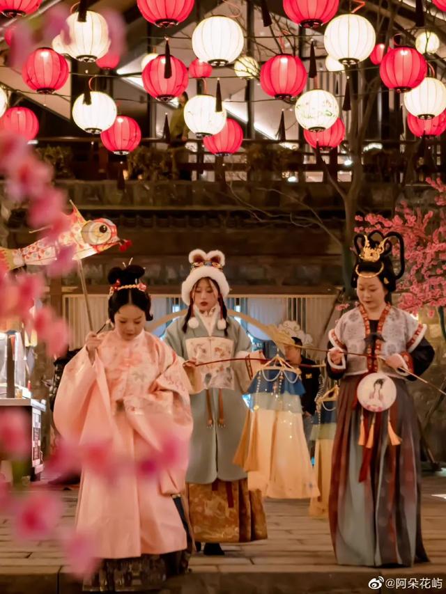 AR元宇宙、冰墩墩空降！青岛最后一波灯会，还没来的抓紧了！休闲区蓝鸢梦想 - Www.slyday.coM