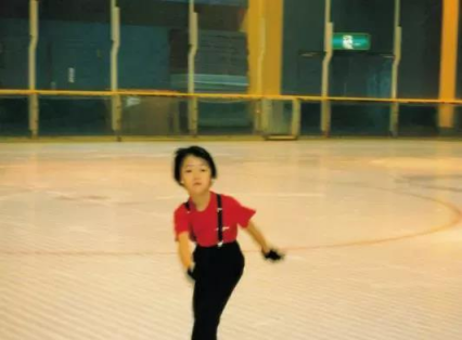 羽生结弦家世背景曝光：一个真正被爱过的人是怎么样？休闲区蓝鸢梦想 - Www.slyday.coM