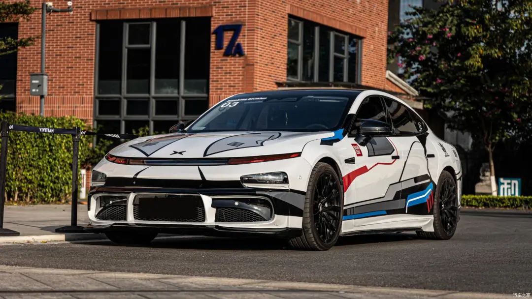 电动车还能这样改高达配色浓郁机甲风