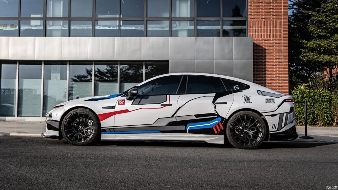 电动车还能这样改高达配色浓郁机甲风