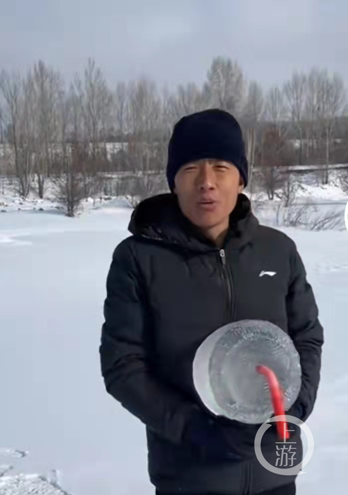 东北老铁切1米多厚冰块制作冰壶火出圈网友期待冰墩墩