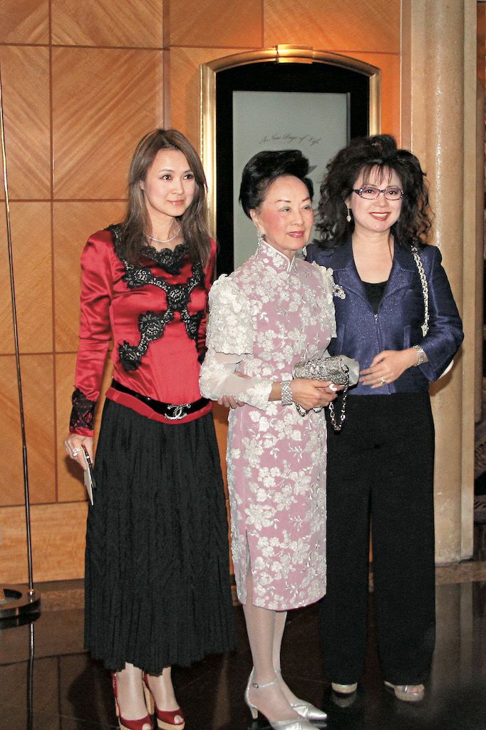 香港最后的贵族利孝和夫人仙逝把公主袖旗袍穿出高定风格