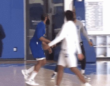 正式亮相!哈登进行首次训练,再现经典后撤步,与恩比德谈笑风生休闲区蓝鸢梦想 - Www.slyday.coM