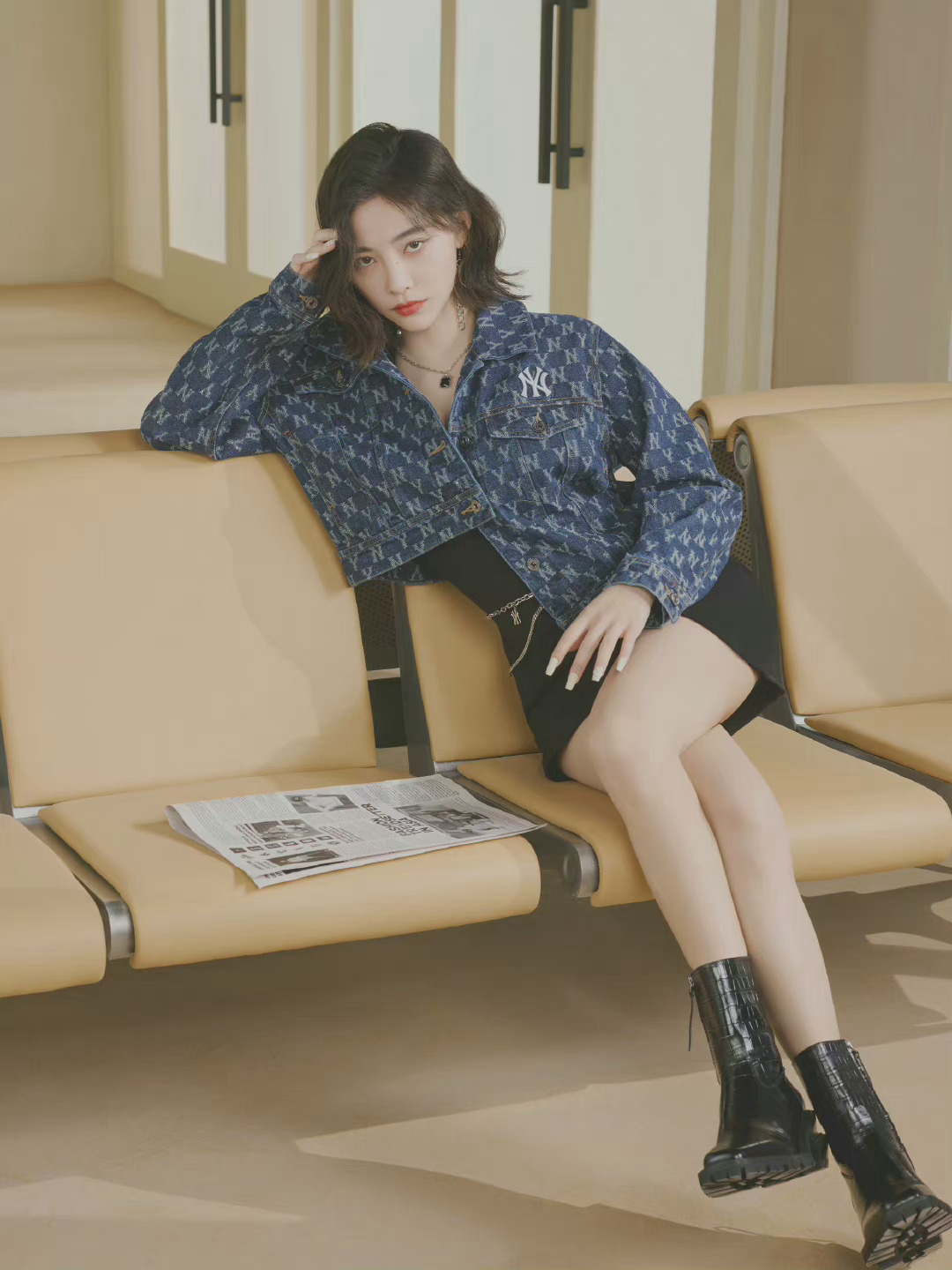 许佳琪最新品牌大片一组腿好长一女的