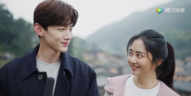 白敬亭谭松韵合体录制王牌对王牌小白在线迈出了1米8的脚步