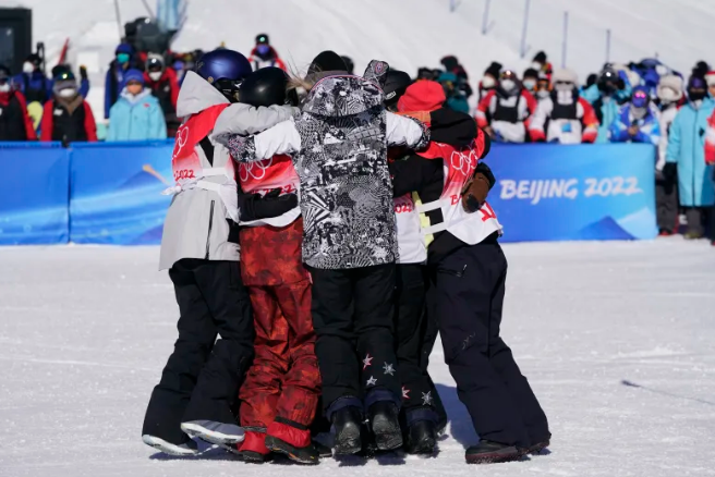 北京冬奥会上感人瞬间，让我们懂得：这才是奥运和世界真正的样子休闲区蓝鸢梦想 - Www.slyday.coM