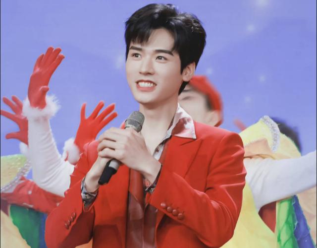 元宵晚会上龚俊的笑再次让人心动|龚俊|元宵晚会|心动_新浪新闻