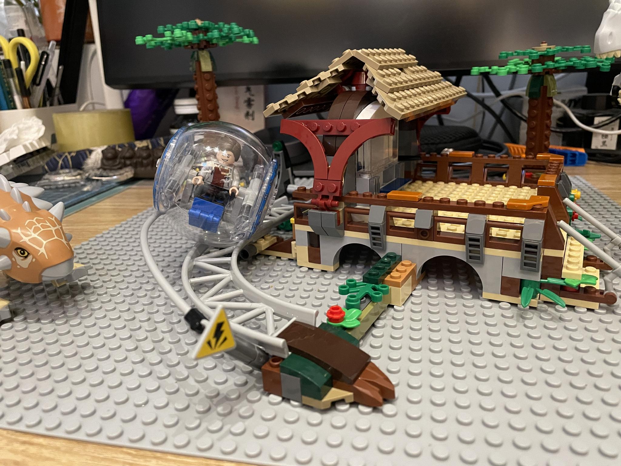 侏罗纪世界里的人气必玩乐高75941坐着陀螺球去看恐龙大战