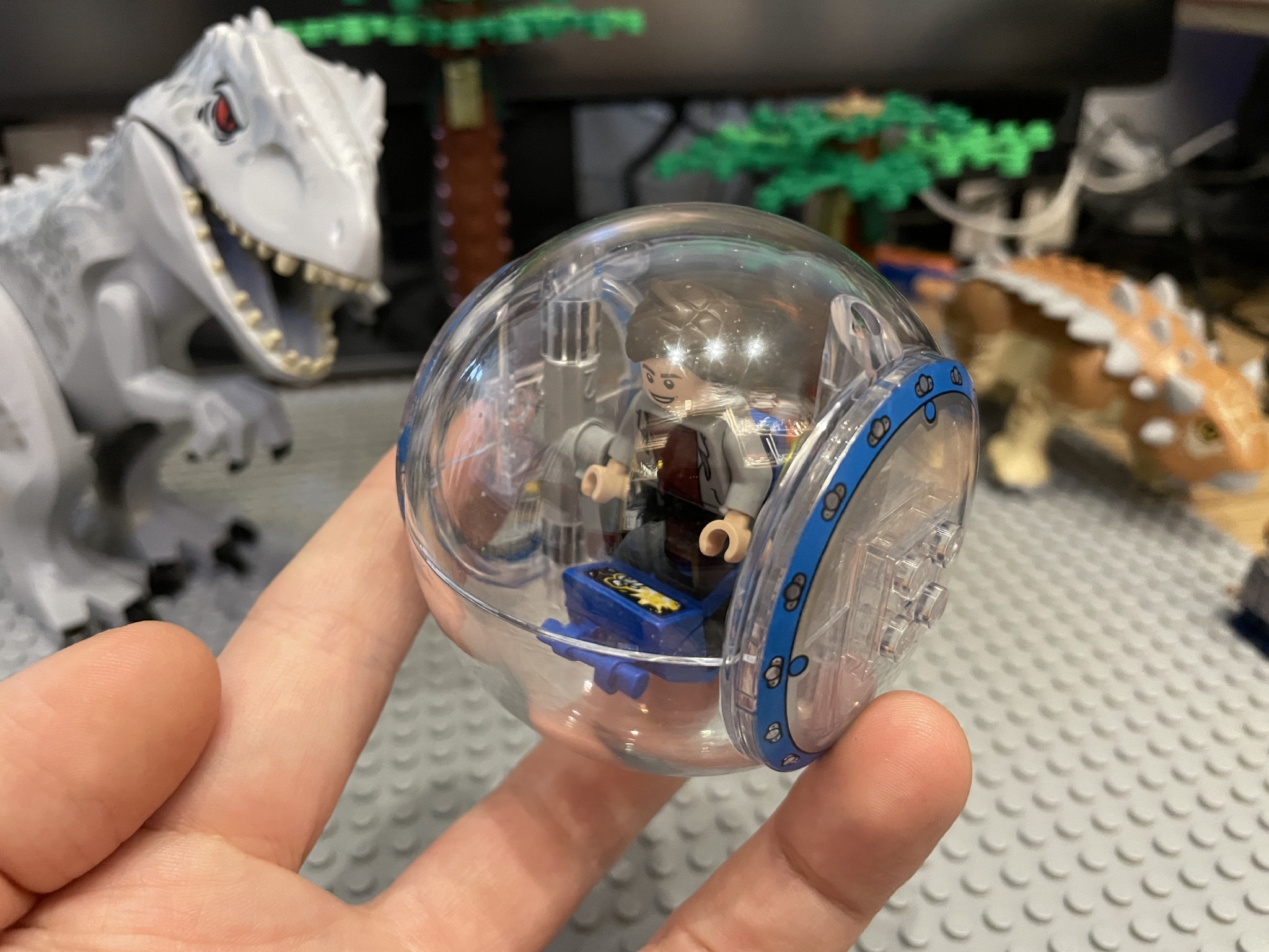 侏罗纪世界里的人气必玩乐高75941坐着陀螺球去看恐龙大战