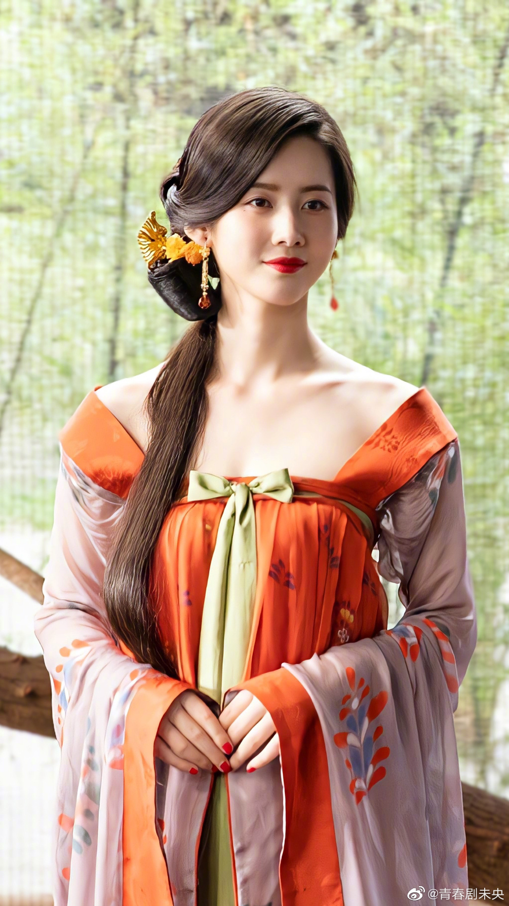 发现一个妹纸古装蛮美的……|古装|美的|杨明娜_新浪新闻