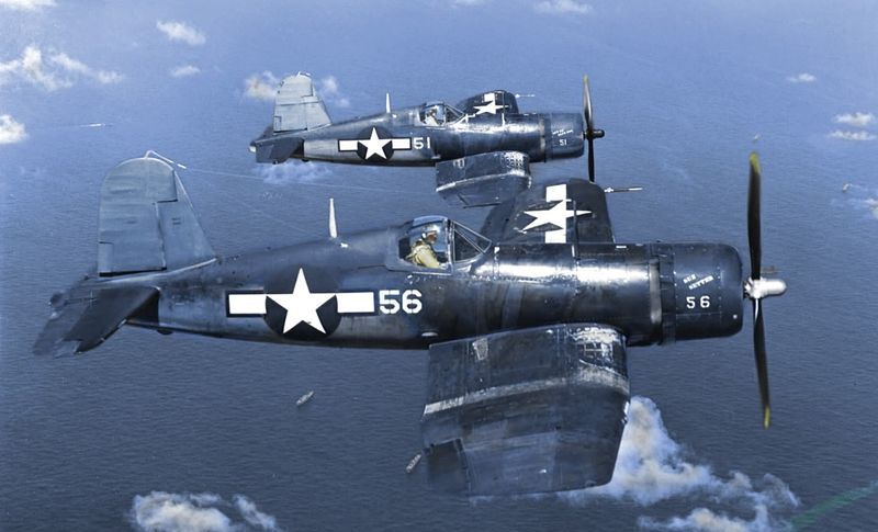 不落的海盗旗:遍体鳞伤仍在飞翔的f4u战机!