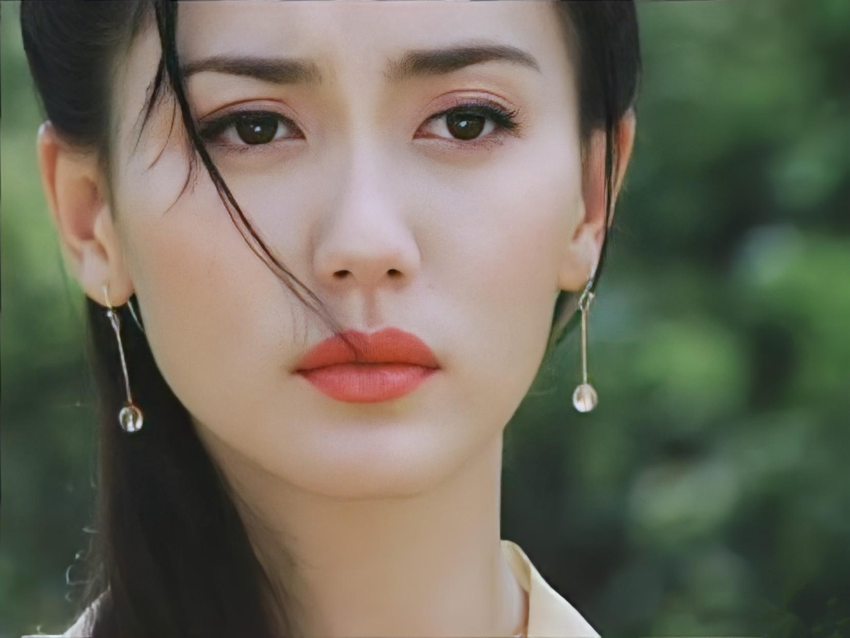 最美殷素素曝近况合作高圆圆让她走红49岁依旧青春靓丽