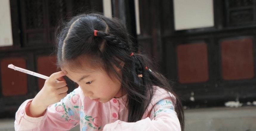 安徽小学生辛辛苦苦补作业，却被狗撕碎当场大哭，老师的回应亮了休闲区蓝鸢梦想 - Www.slyday.coM