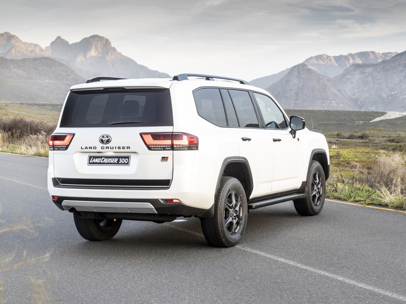 个个都是狠角色丰田3款硬派越野车将面世订车要等4年