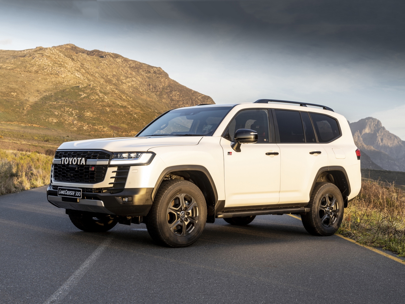 个个都是狠角色丰田3款硬派越野车将面世订车要等4年