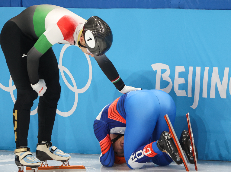 北京冬奥会上感人瞬间，让我们懂得：这才是奥运和世界真正的样子休闲区蓝鸢梦想 - Www.slyday.coM