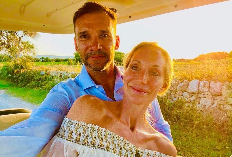 翩翩,镜头的焦点,值得一提的是,舍甫琴科有着一位美丽动人的模特妻子