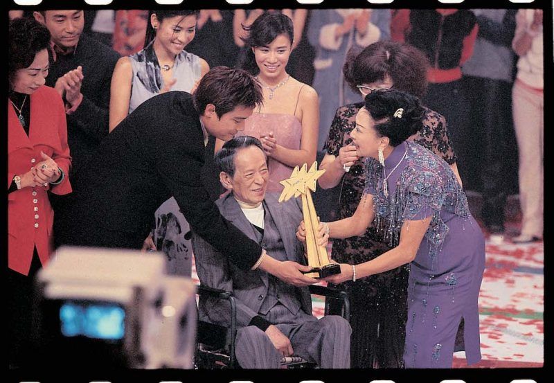 香港最后的贵族利孝和夫人仙逝把公主袖旗袍穿出高定风格