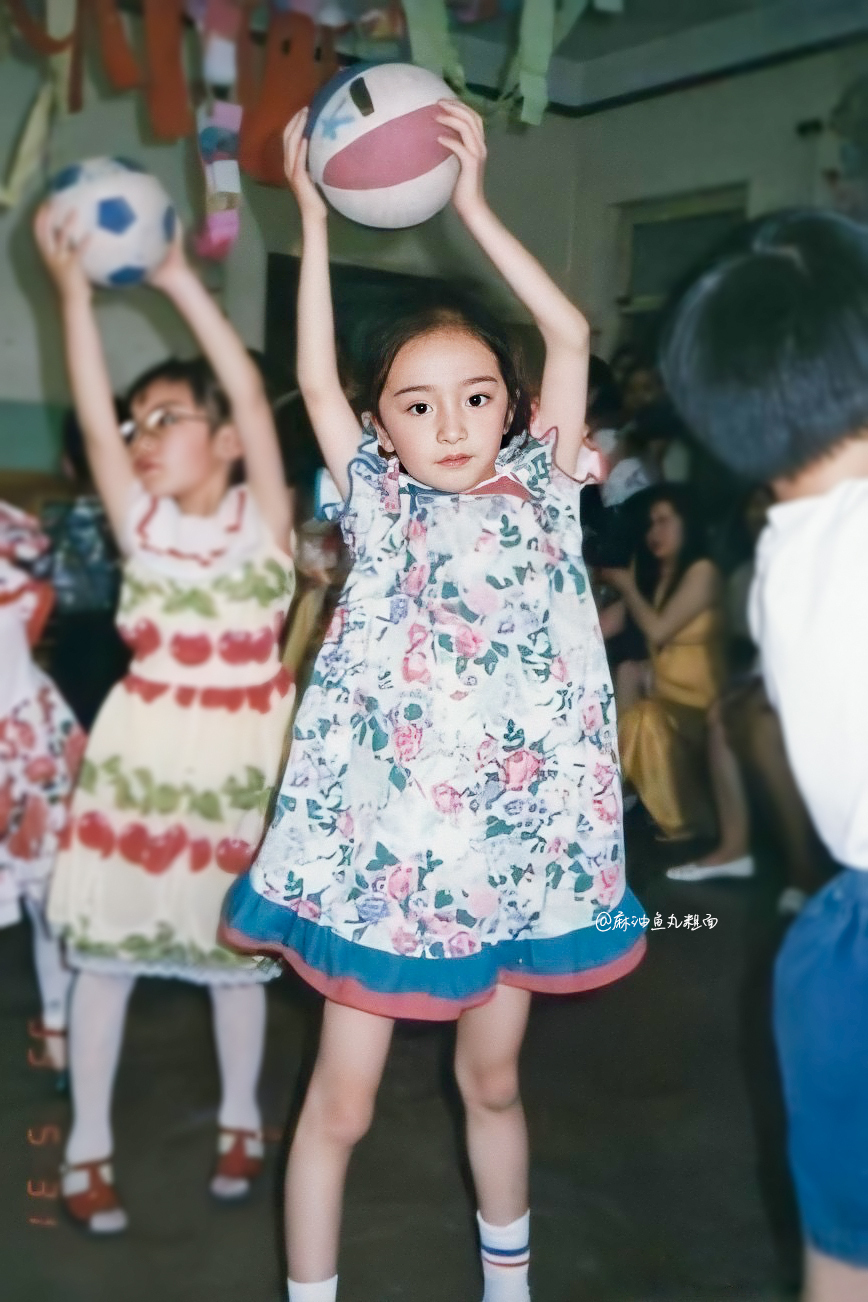 杨幂童年照