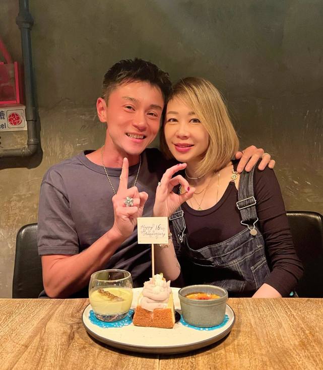 tvb小生黄浩然晒与妻子旧照庆祝结婚16周年