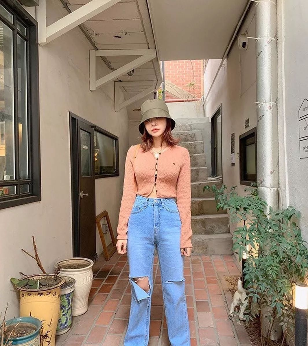 今春就选这3条裤子,粗腿星人也能穿 !太太太显瘦了 !休闲区蓝鸢梦想 - Www.slyday.coM 今春就选这3条裤子,粗腿星人也能穿 !太太太显瘦了 !休闲区蓝鸢梦想 - Www.slyday.coM