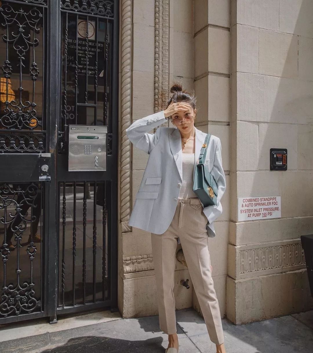 今春就选这3条裤子,粗腿星人也能穿 !太太太显瘦了 !休闲区蓝鸢梦想 - Www.slyday.coM 今春就选这3条裤子,粗腿星人也能穿 !太太太显瘦了 !休闲区蓝鸢梦想 - Www.slyday.coM