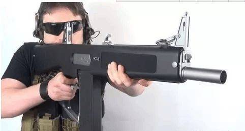 世界上射速最快的散弹枪:AA12自动霰弹枪,一分钟能打300颗子弹|散弹枪|射速|艾奇逊_新浪新闻