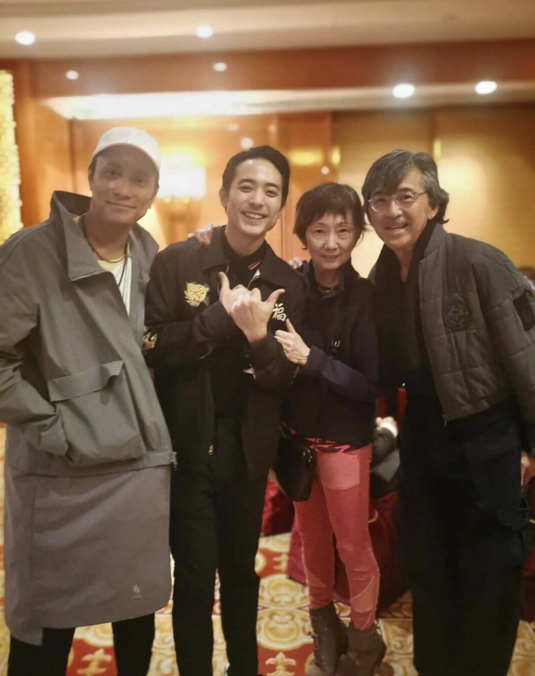 林子祥前妻吴正元生日林德信晒照为母亲庆生同母异父哥哥露脸