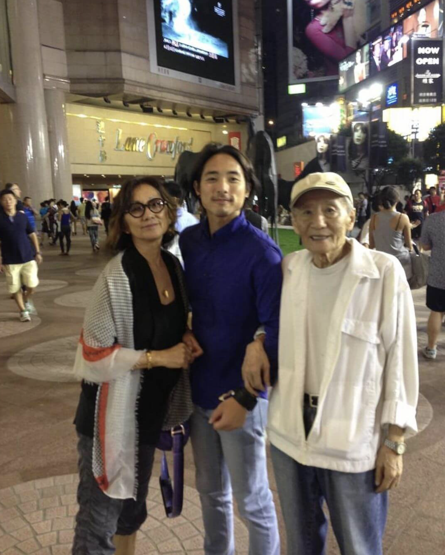 林子祥前妻吴正元生日林德信晒照为母亲庆生同母异父哥哥露脸