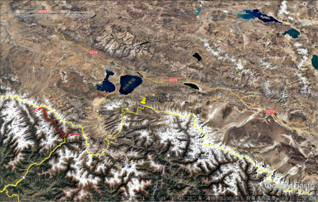 将地图比例尺缩小,显示建筑物在中尼边界线北侧,即中国领土范围内.